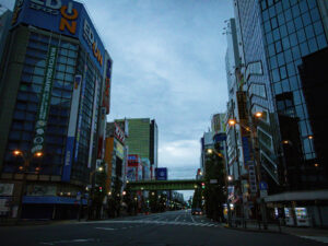 普段と異なる早朝の東京都心部の姿